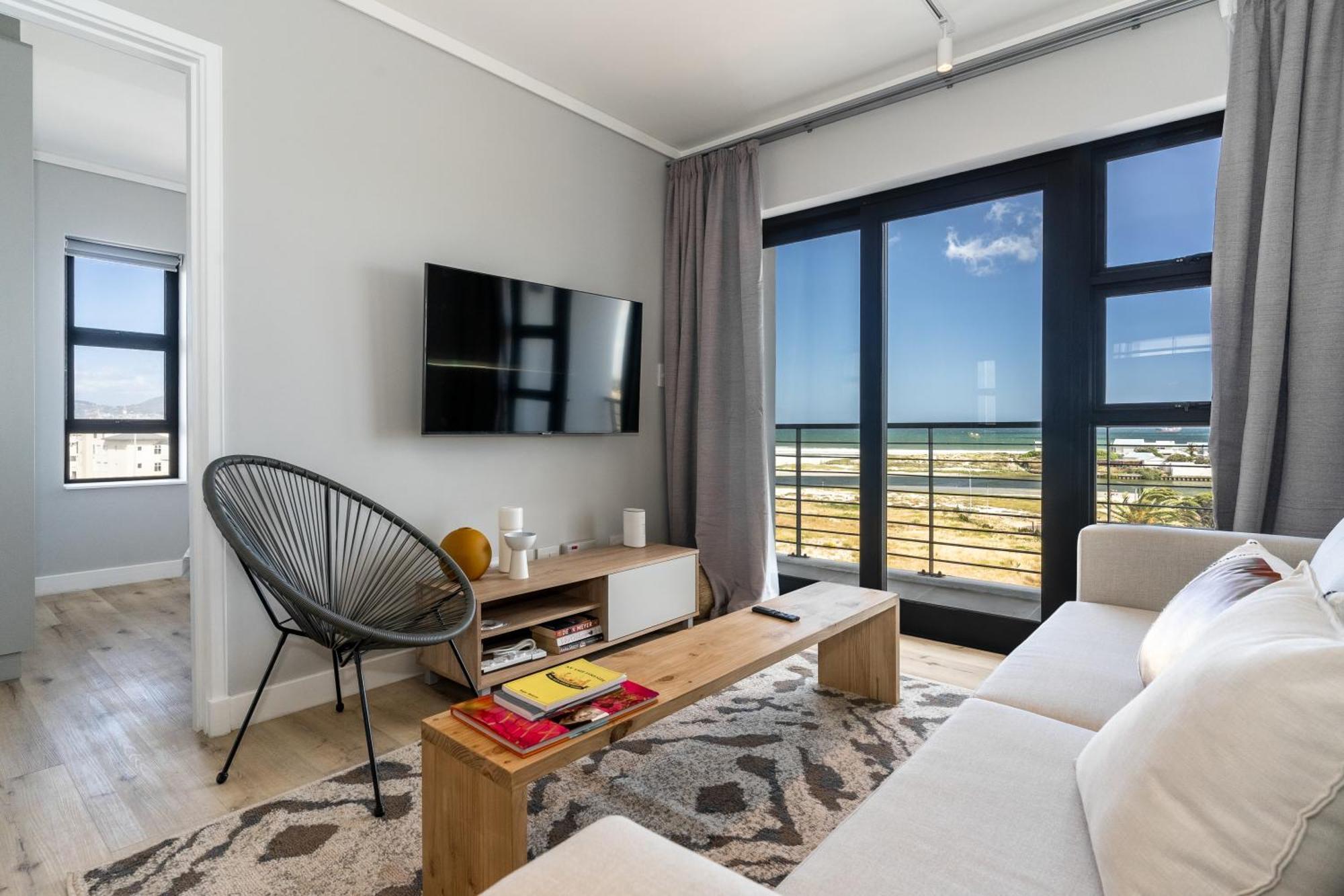 Burmeister 401 - 2 Bedroom Across From Ocean - Onsite Parking * Le Cap