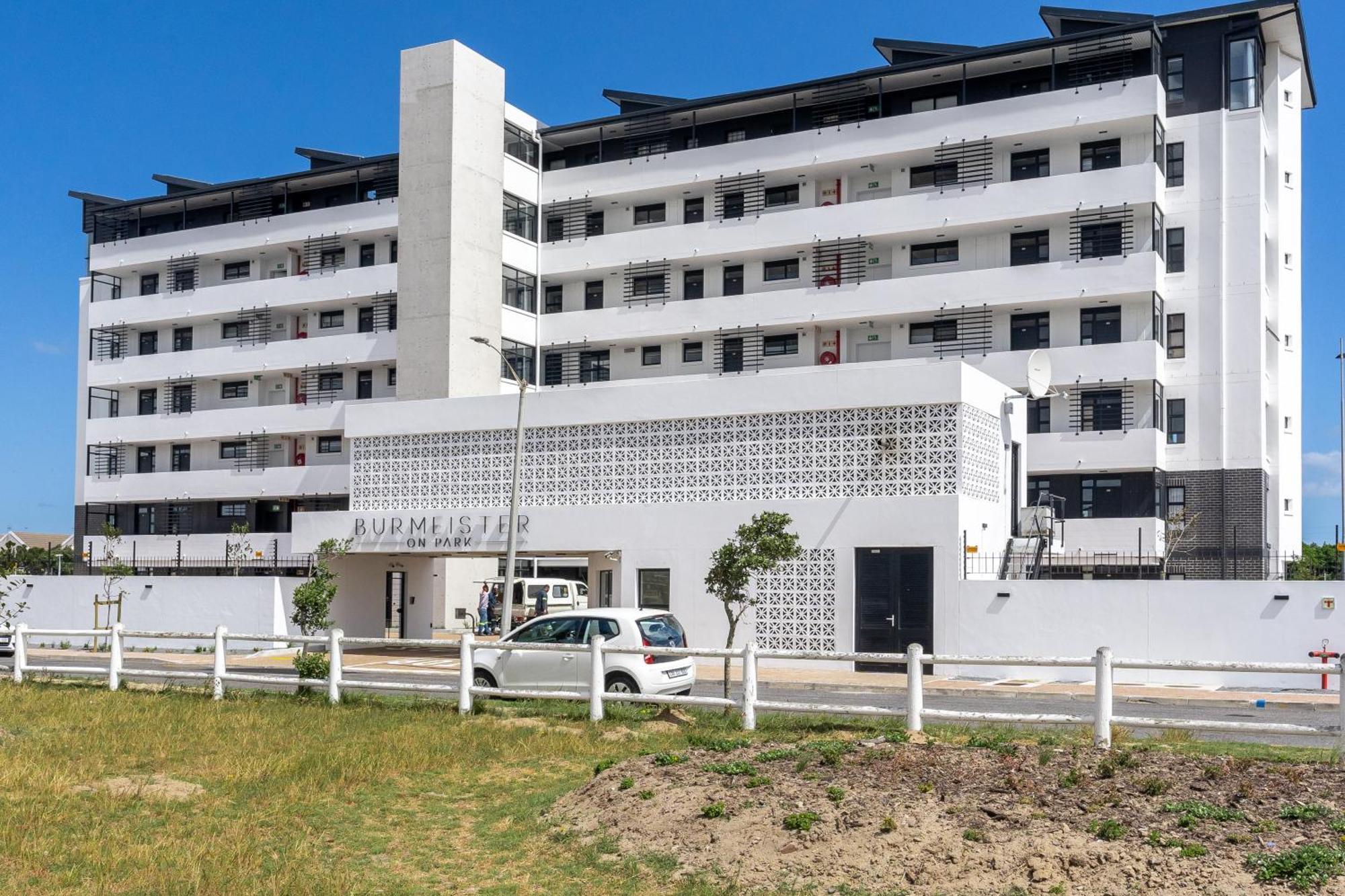 Burmeister 401 - 2 Bedroom Across From Ocean - Onsite Parking * Le Cap